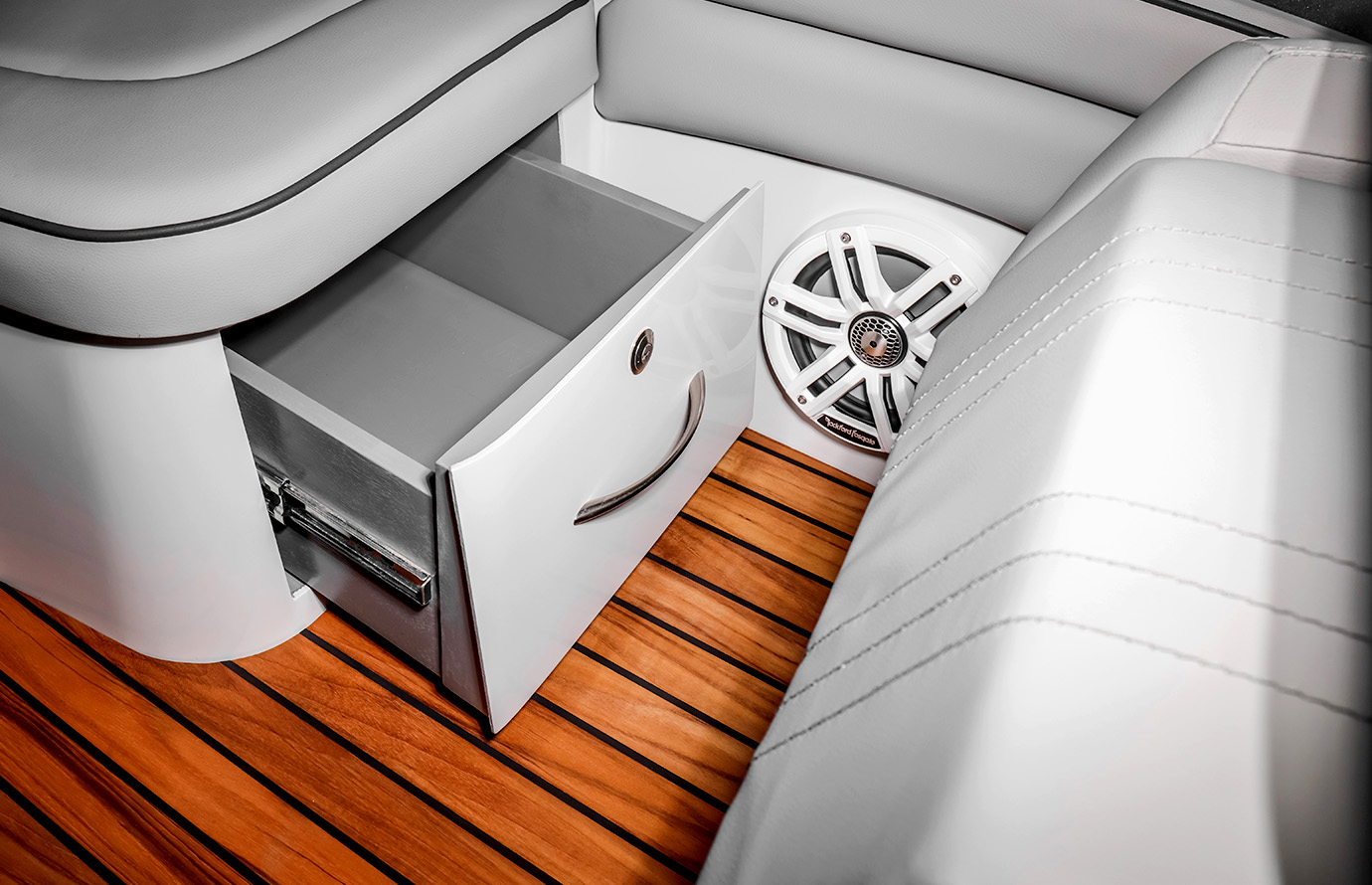 laguna 760 storage space